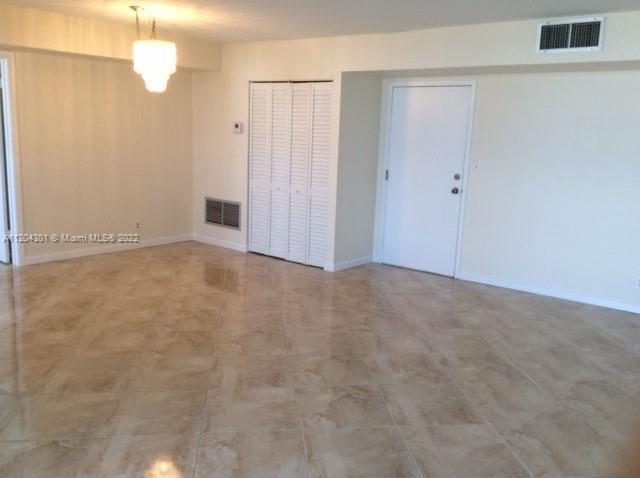 1237 Hillsboro Mile # 306