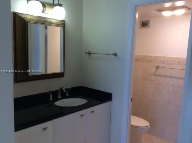 1237 Hillsboro Mile # 306