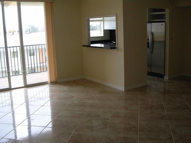 1237 Hillsboro Mile # 306
