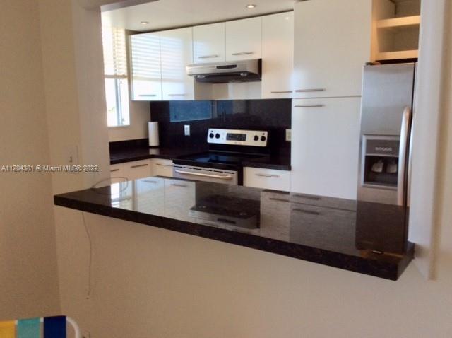 1237 Hillsboro Mile # 306