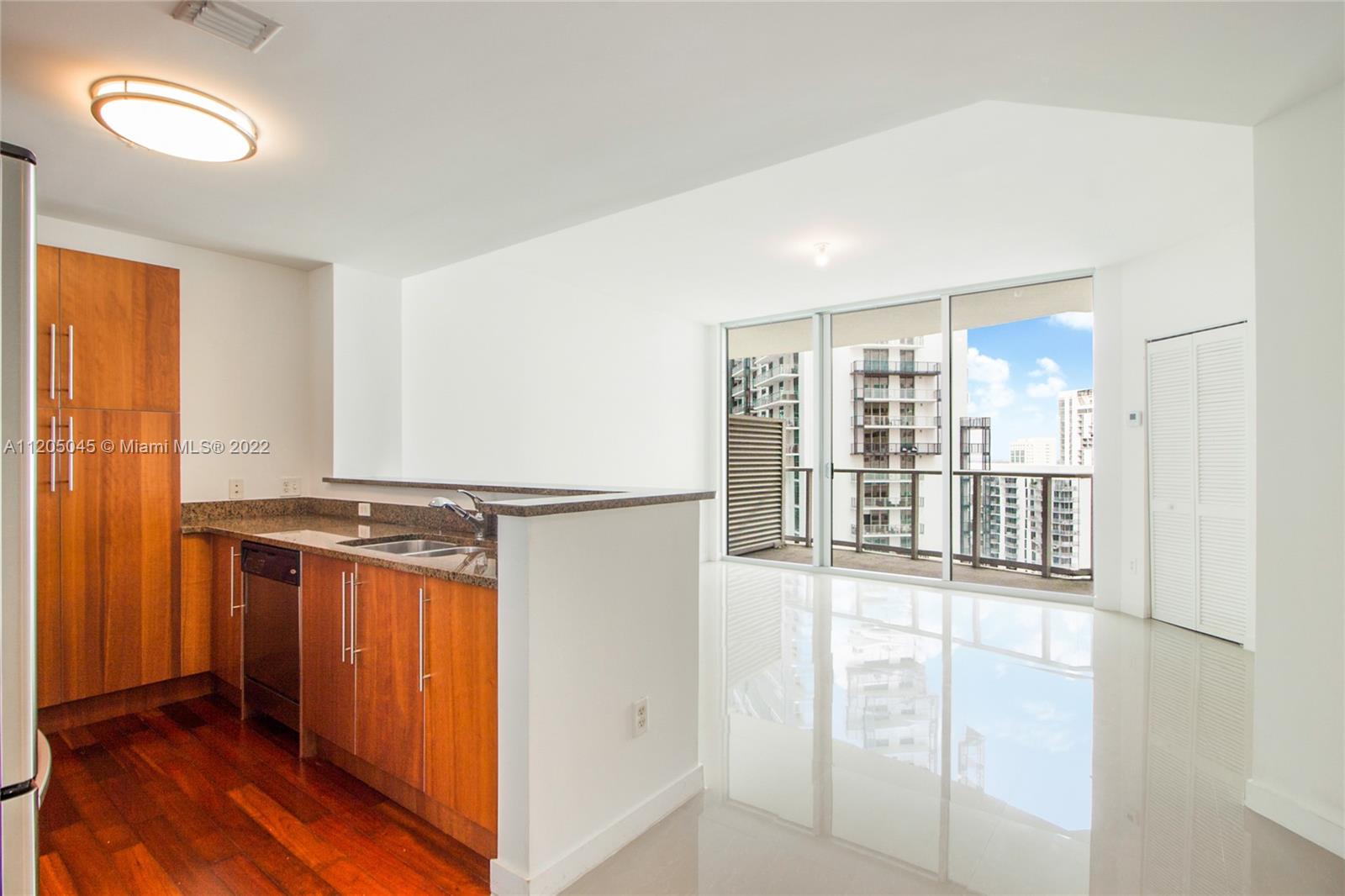 300 S Biscayne Blvd # 3305 Unit: T-3305