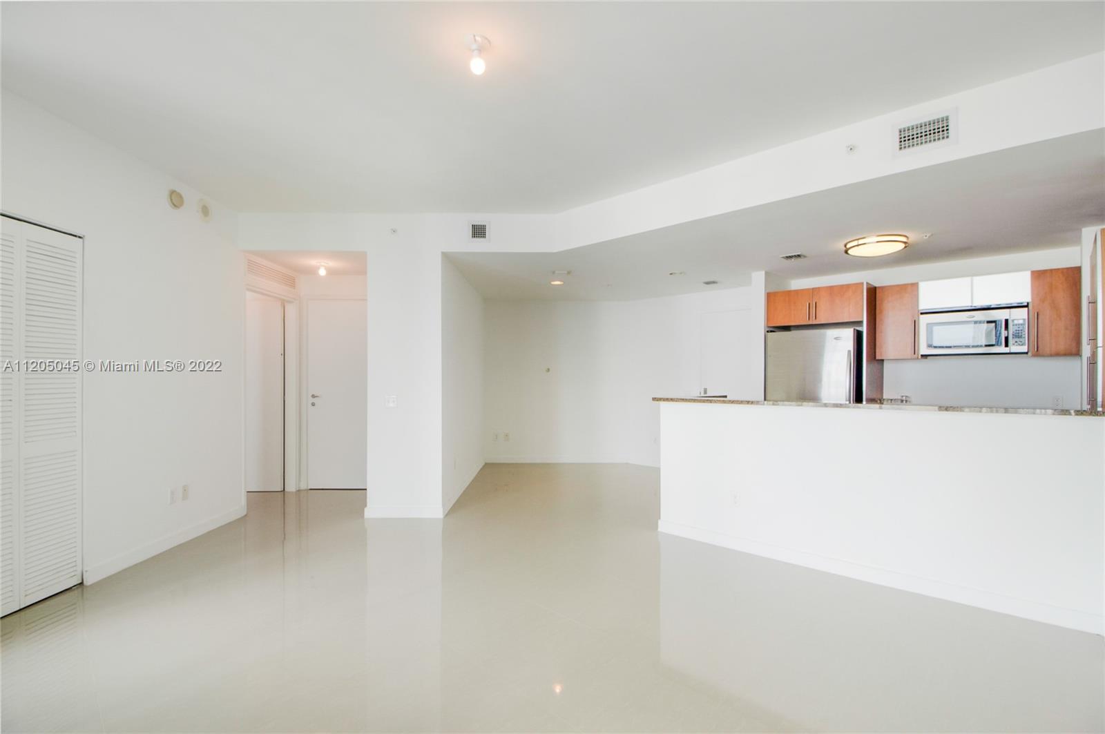 300 S Biscayne Blvd # 3305 Unit: T-3305