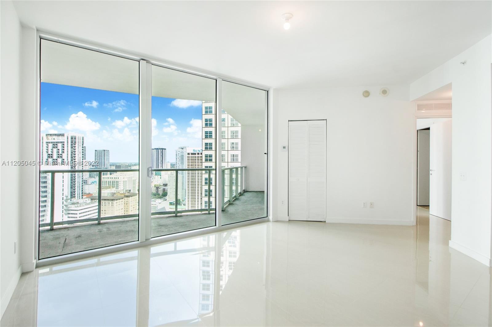300 S Biscayne Blvd # 3305 Unit: T-3305