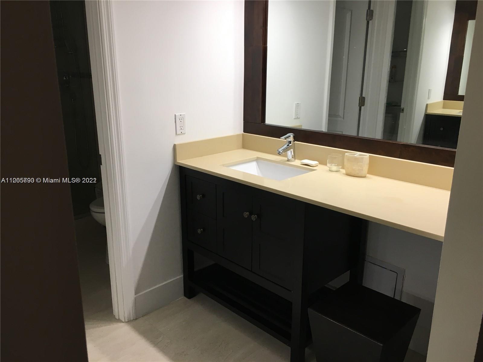 881 Ocean Dr # 22E