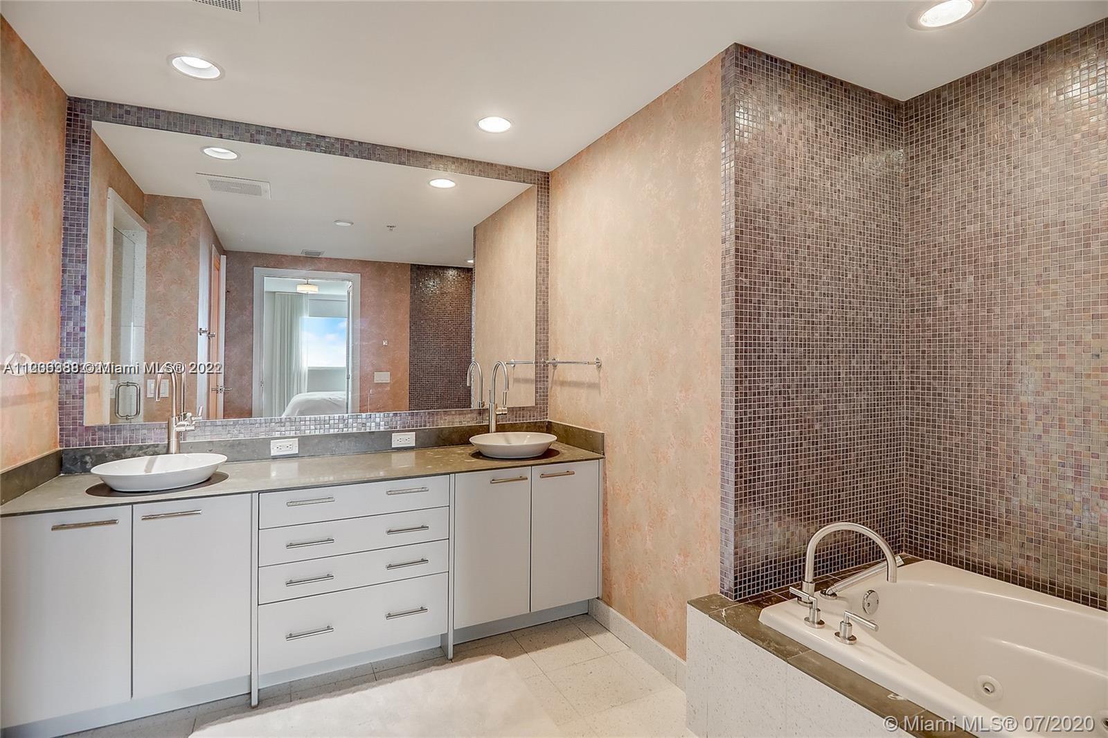 3801 Collins Ave # 1601
