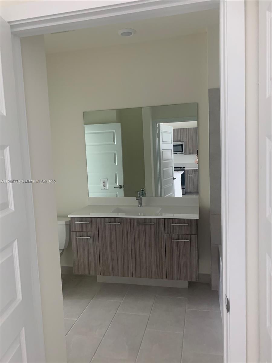 4670 NW 84th Ave # 33