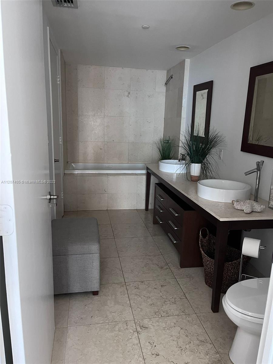 475 Brickell Ave # 2714