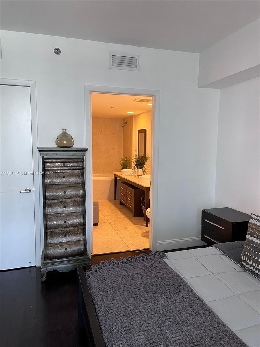 475 Brickell Ave # 2714