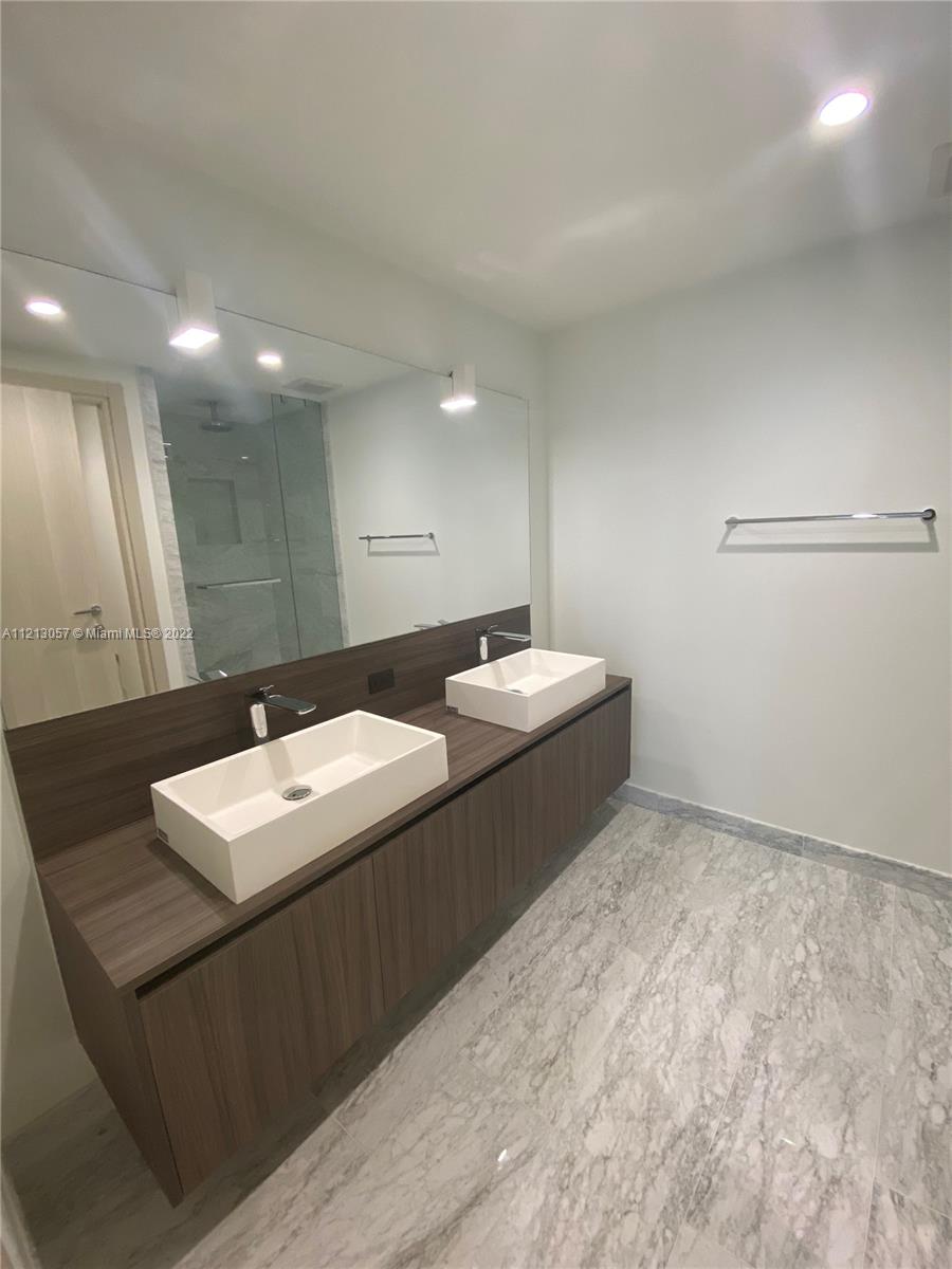 1000 Brickell Plaza # 2707