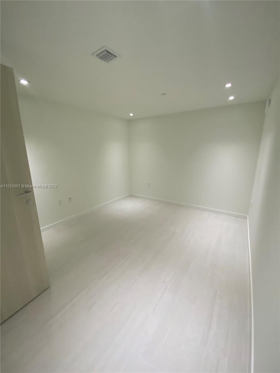 1000 Brickell Plaza # 2707