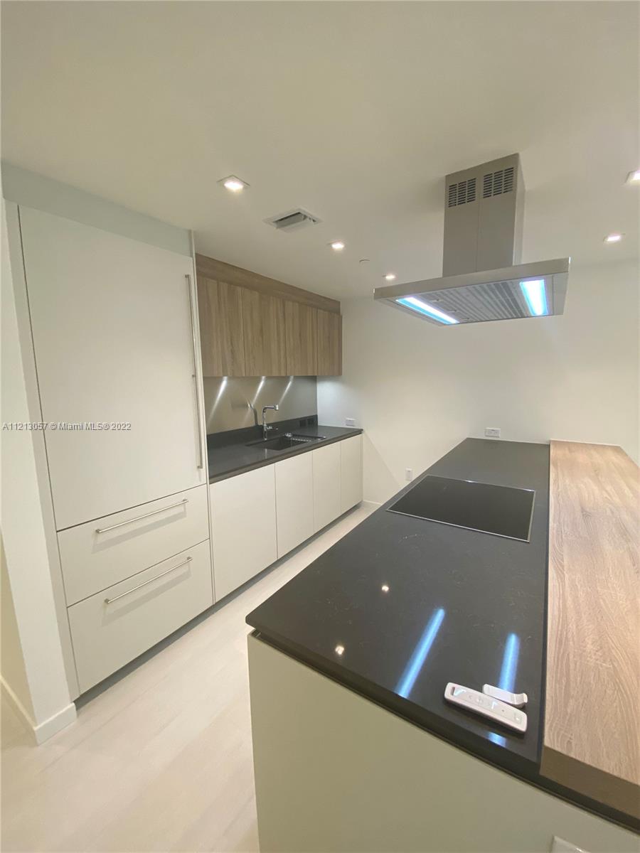 1000 Brickell Plaza # 2707