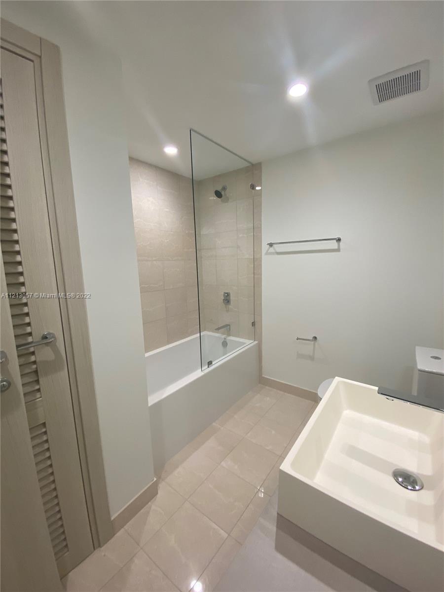 1000 Brickell Plaza # 2707