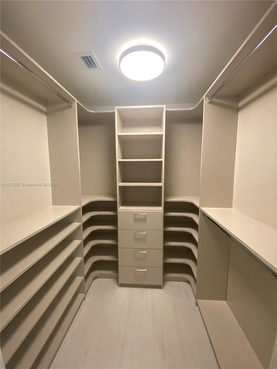 1000 Brickell Plaza # 2707