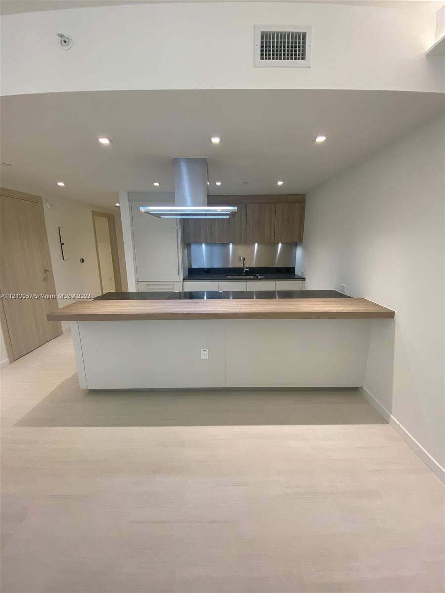 1000 Brickell Plaza # 2707