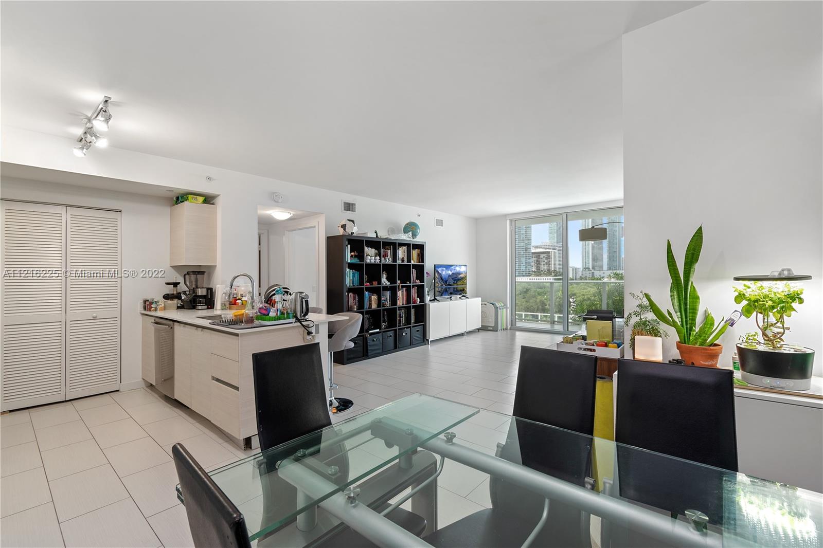 4250 Biscayne Blvd # 817