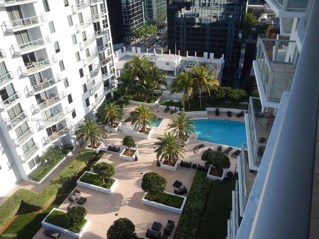 1050 BRICKELL AV # 2002