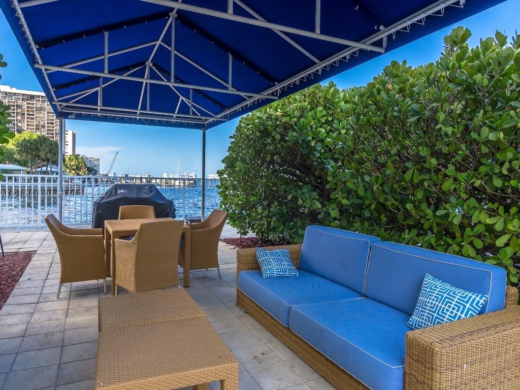 2101 Brickell Ave # 1401