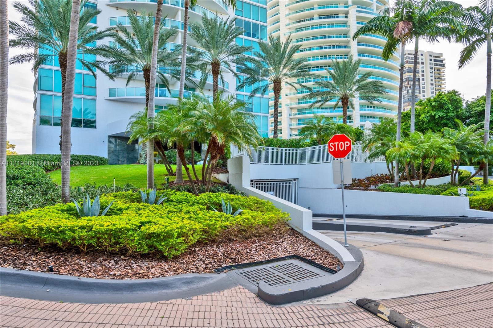 2101 Brickell Ave # 1401