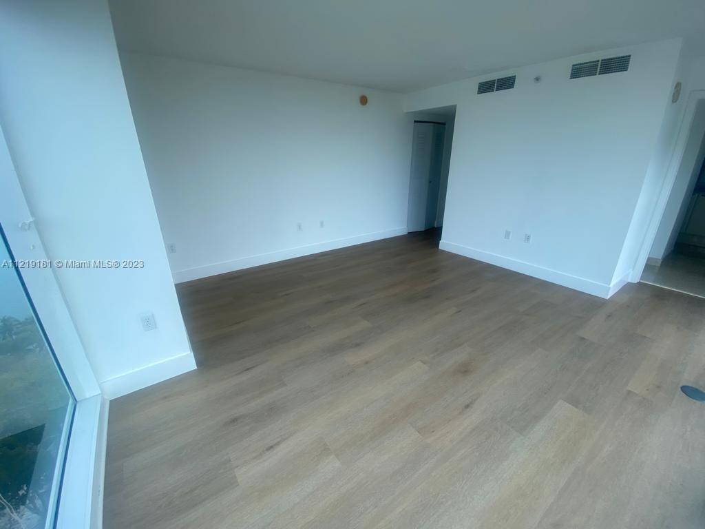 2101 Brickell Ave # 1401