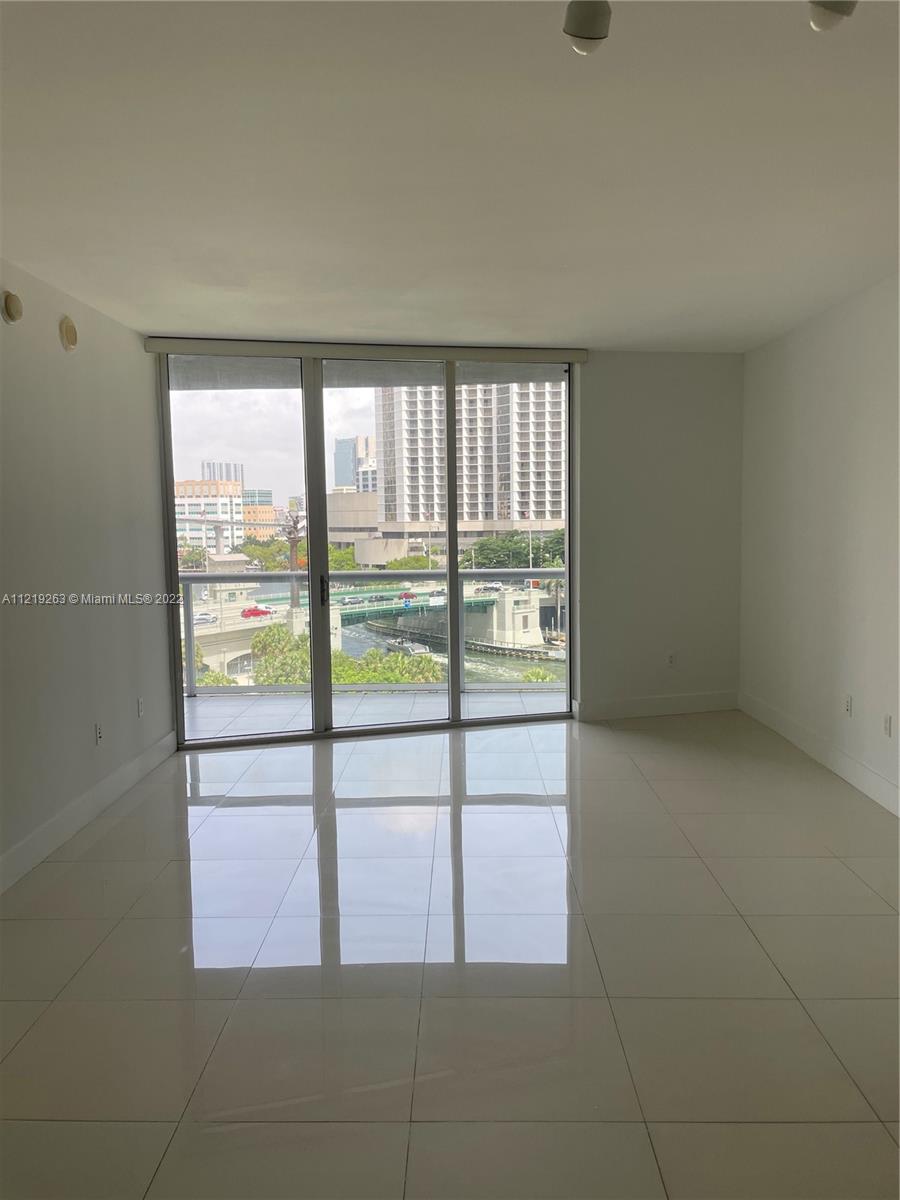 465 BRICKELL AV # 806