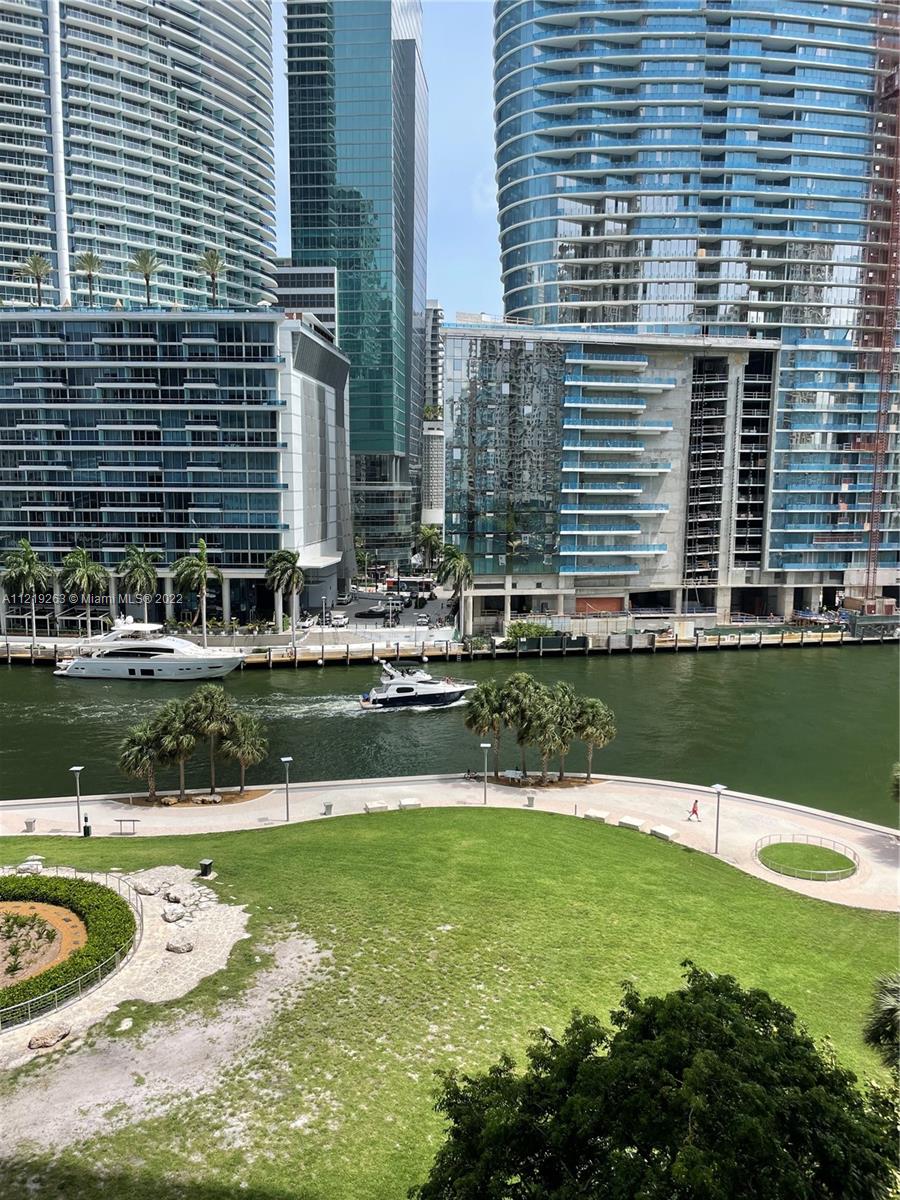 465 BRICKELL AV # 806