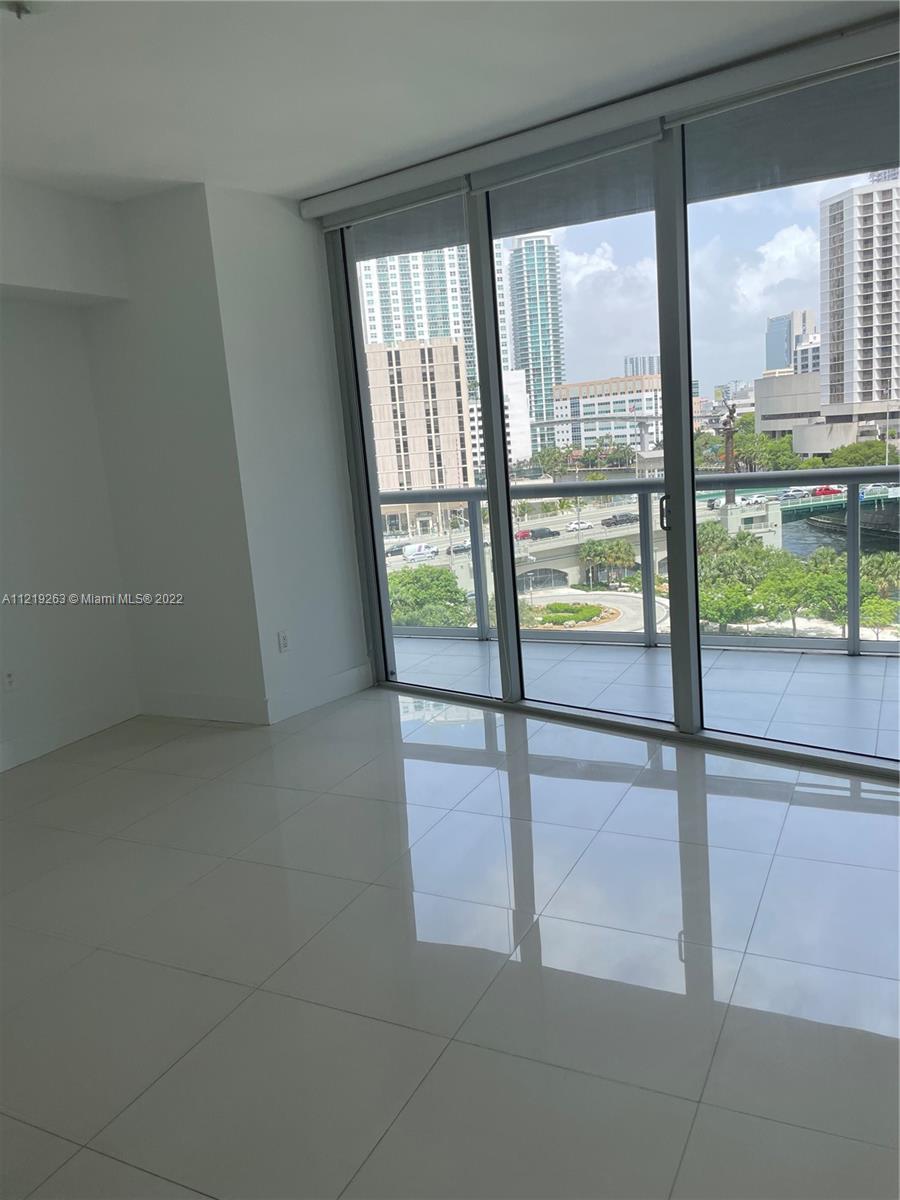 465 BRICKELL AV # 806
