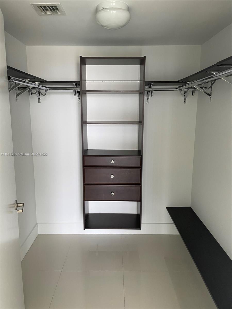 465 BRICKELL AV # 806