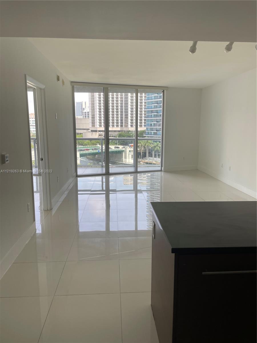 465 BRICKELL AV # 806