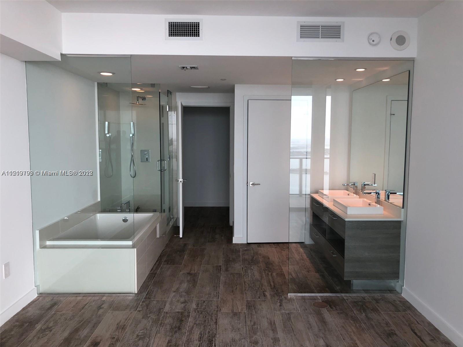 650 NE 32 ST # 4202