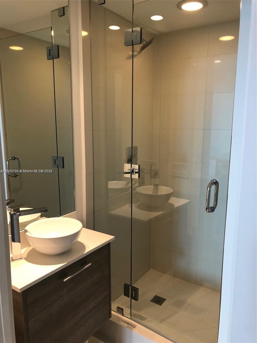 650 NE 32 ST # 4202