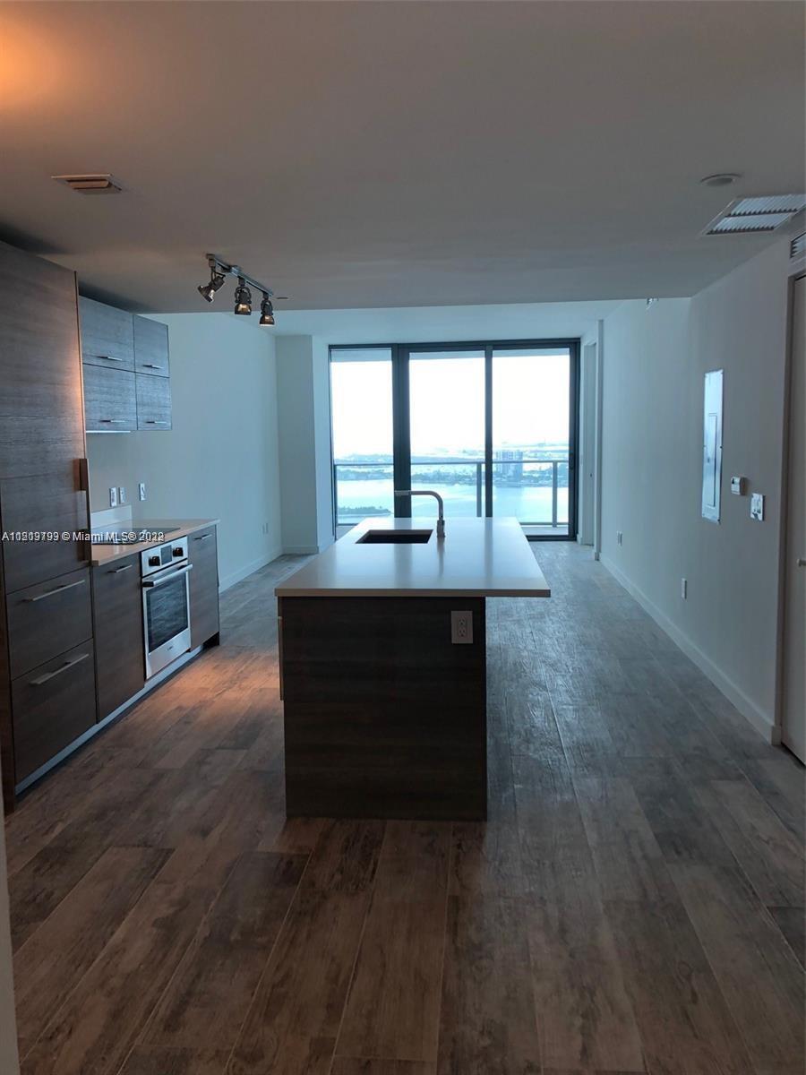 650 NE 32 ST # 4202