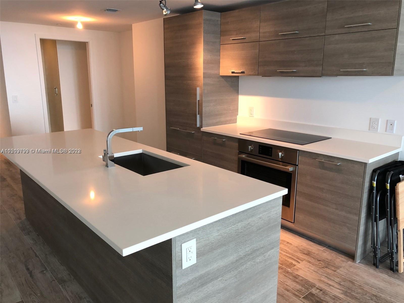 650 NE 32 ST # 4202