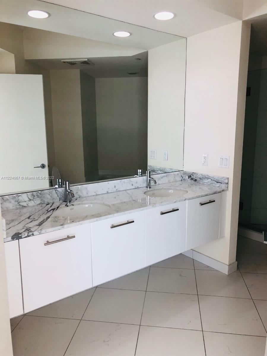500 Brickell Ave # 3910