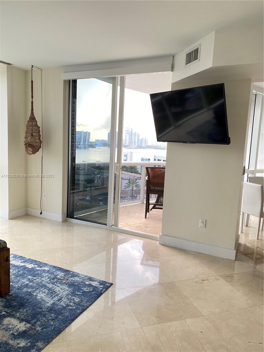 18201 Collins Ave # 901A