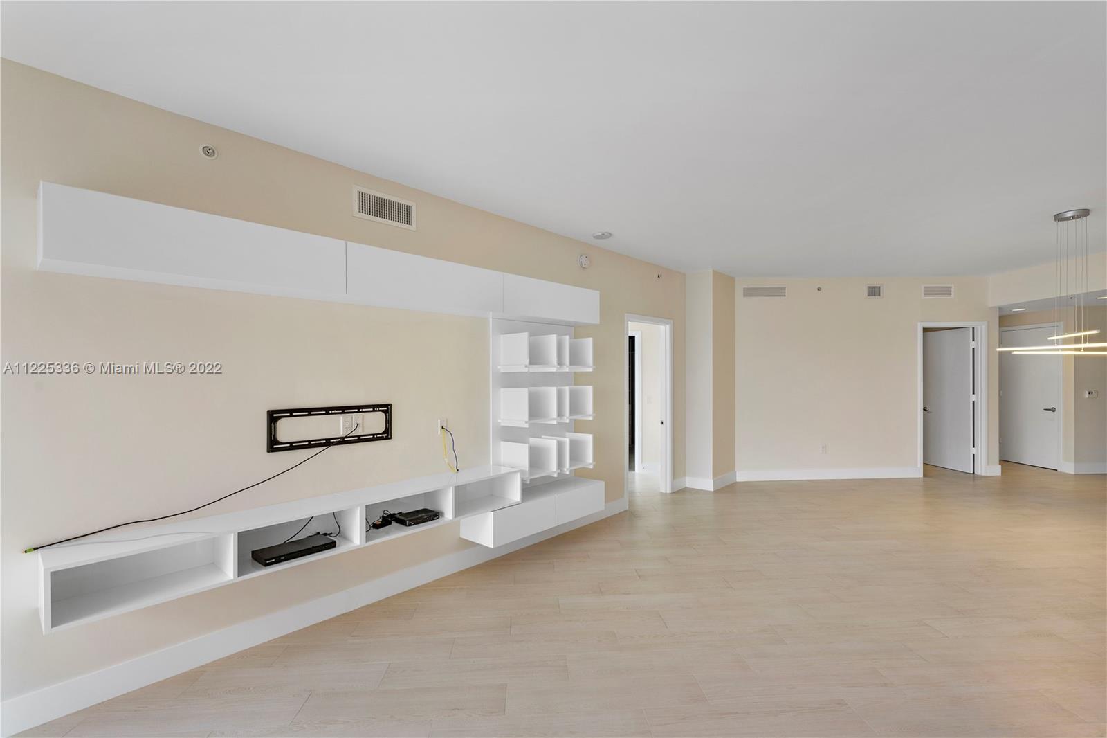 17111 Biscayne Blvd # 2304