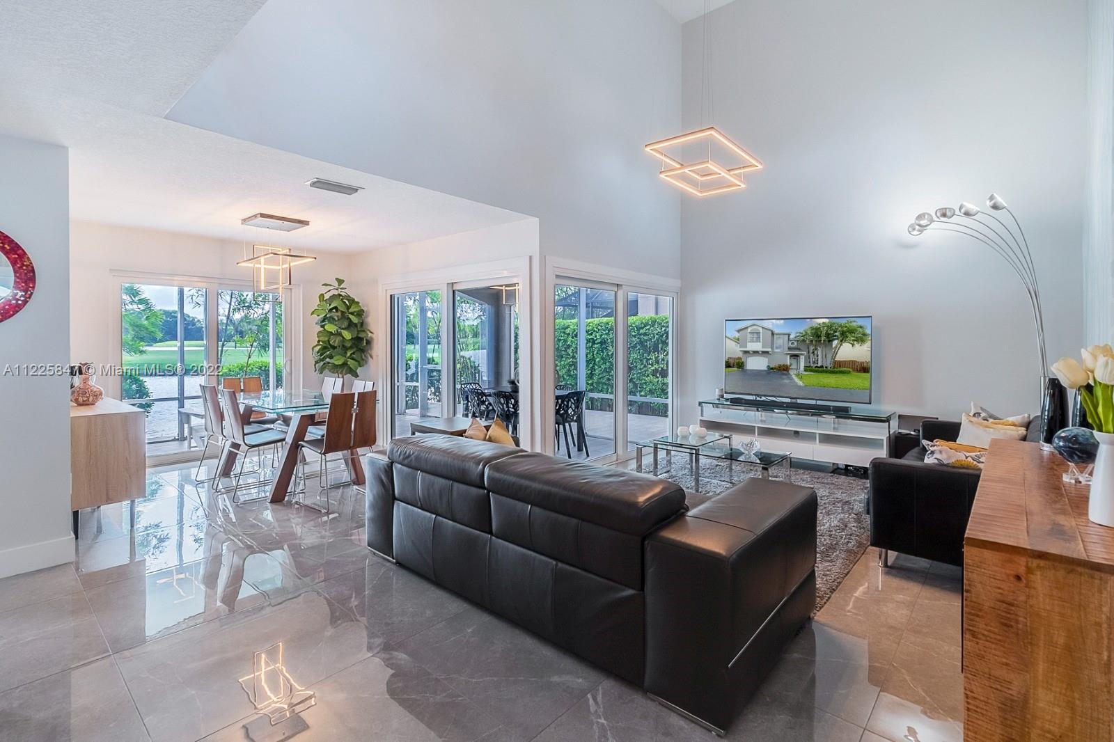 10075 NW 54th Ter
