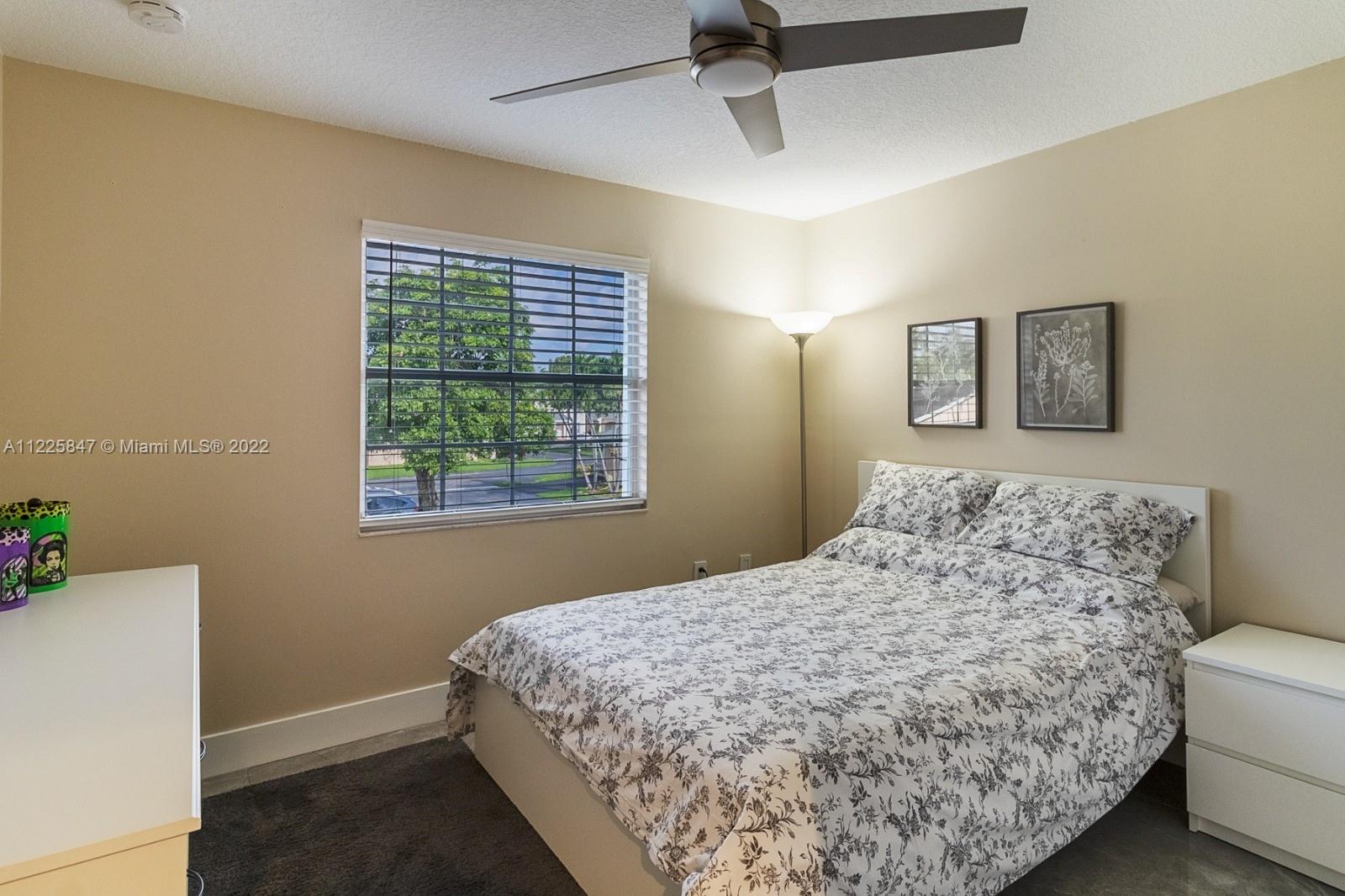 10075 NW 54th Ter