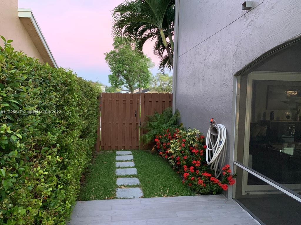 10075 NW 54th Ter