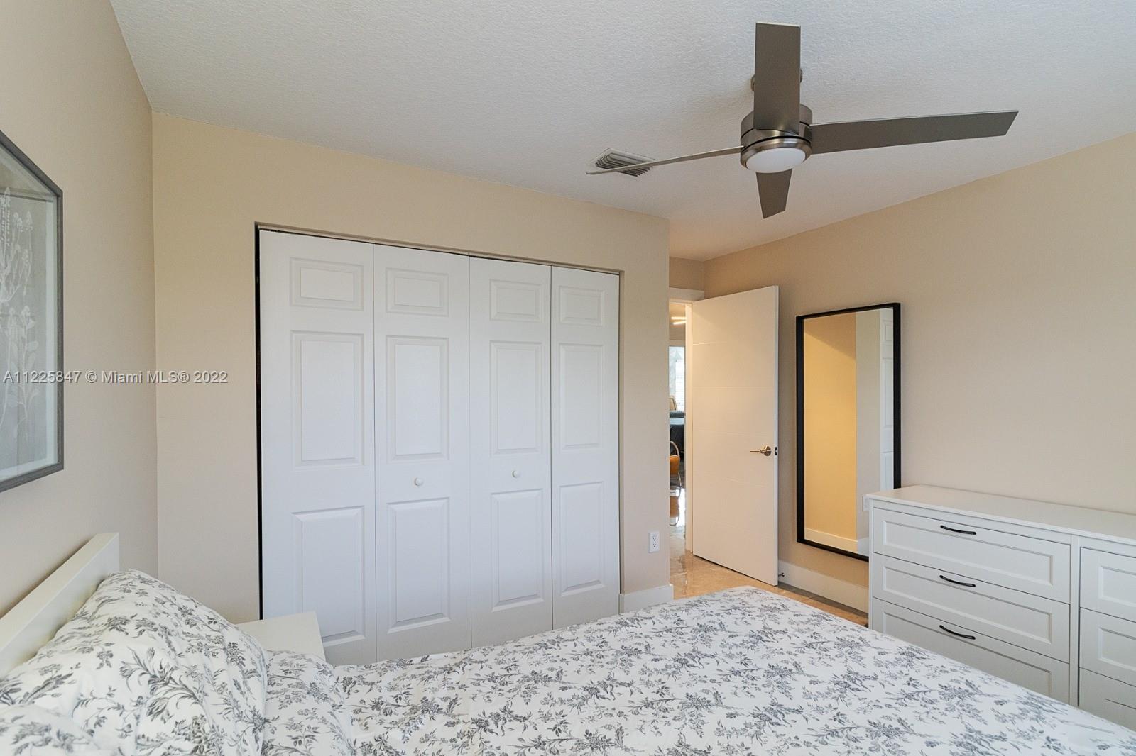 10075 NW 54th Ter