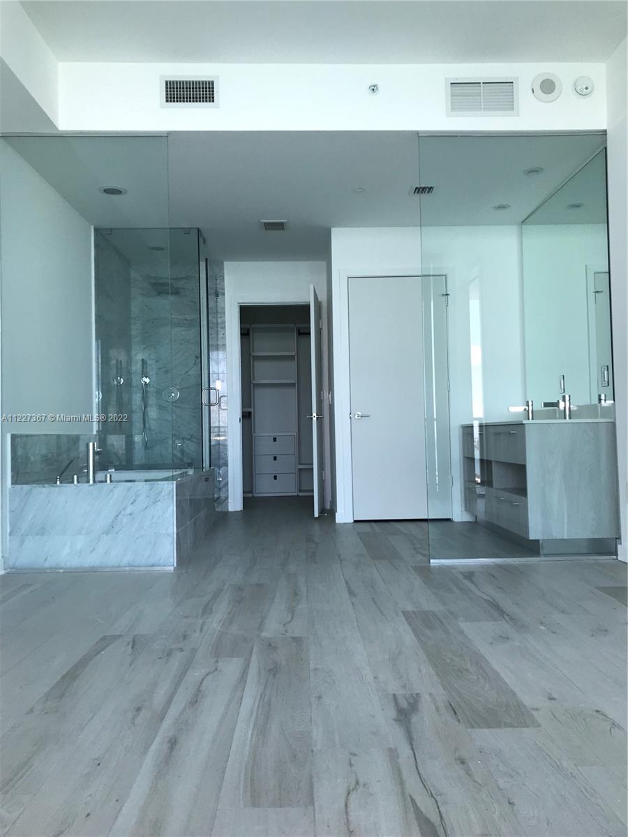 480 NE 31 St # 3905
