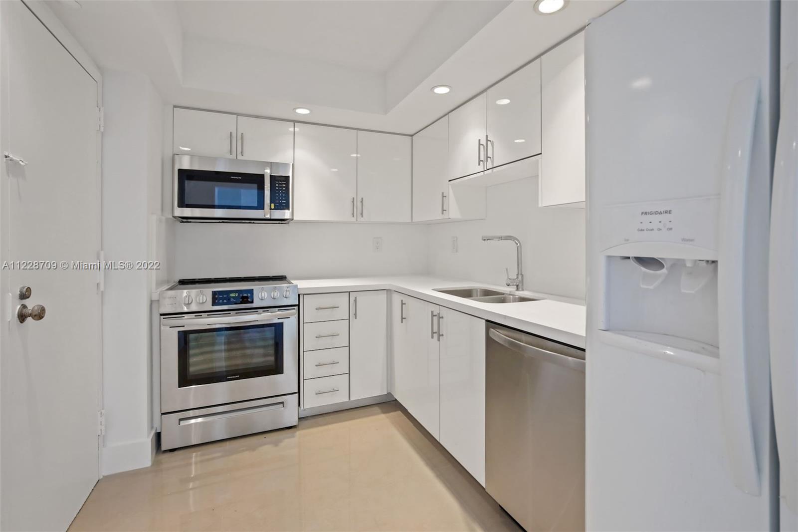 2333 Brickell Ave # 2710