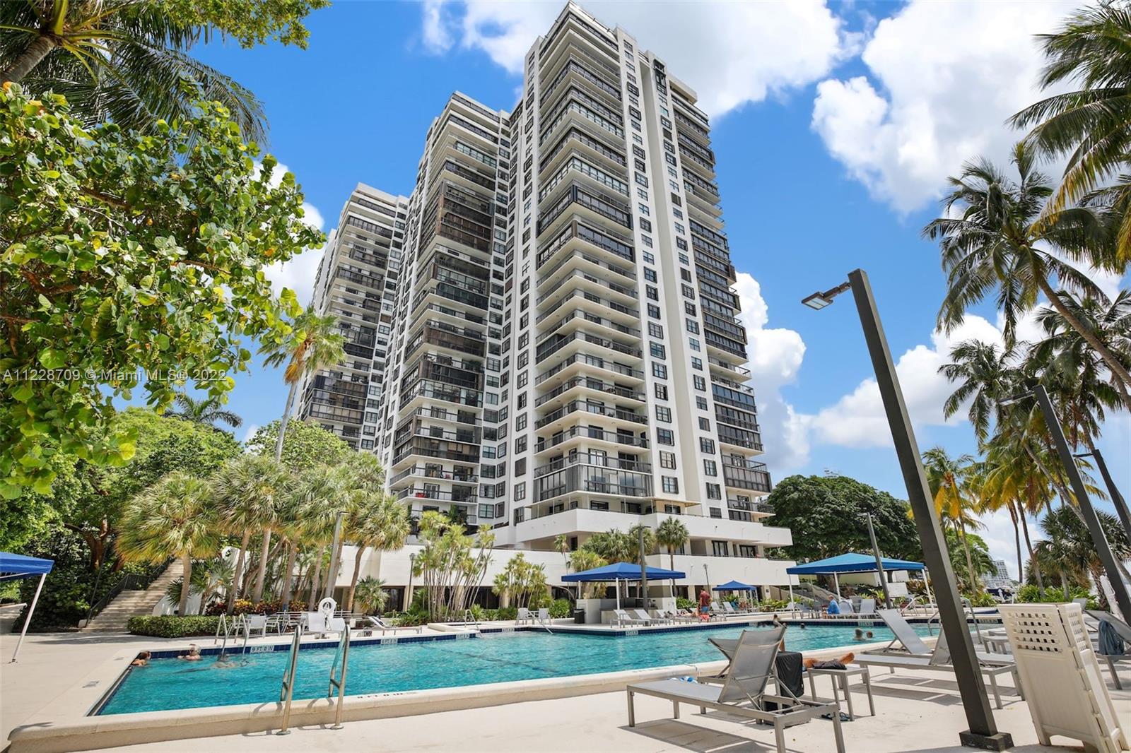 2333 Brickell Ave # 2710