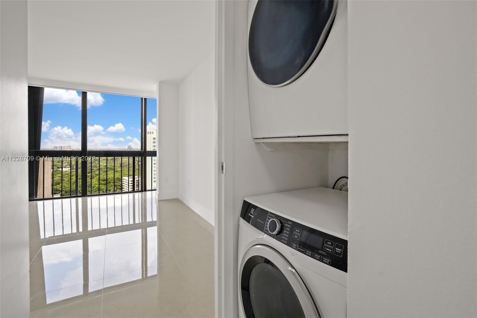 2333 Brickell Ave # 2710