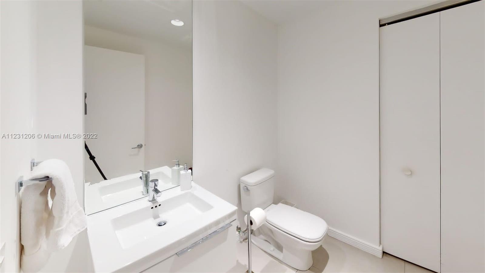 17301 Biscayne Blvd # 1906