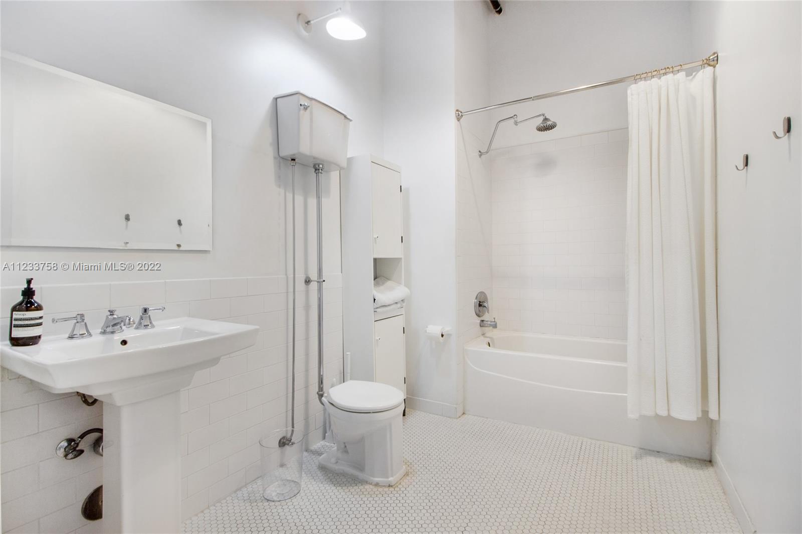 1749 NE Miami Ct Unit: 202
