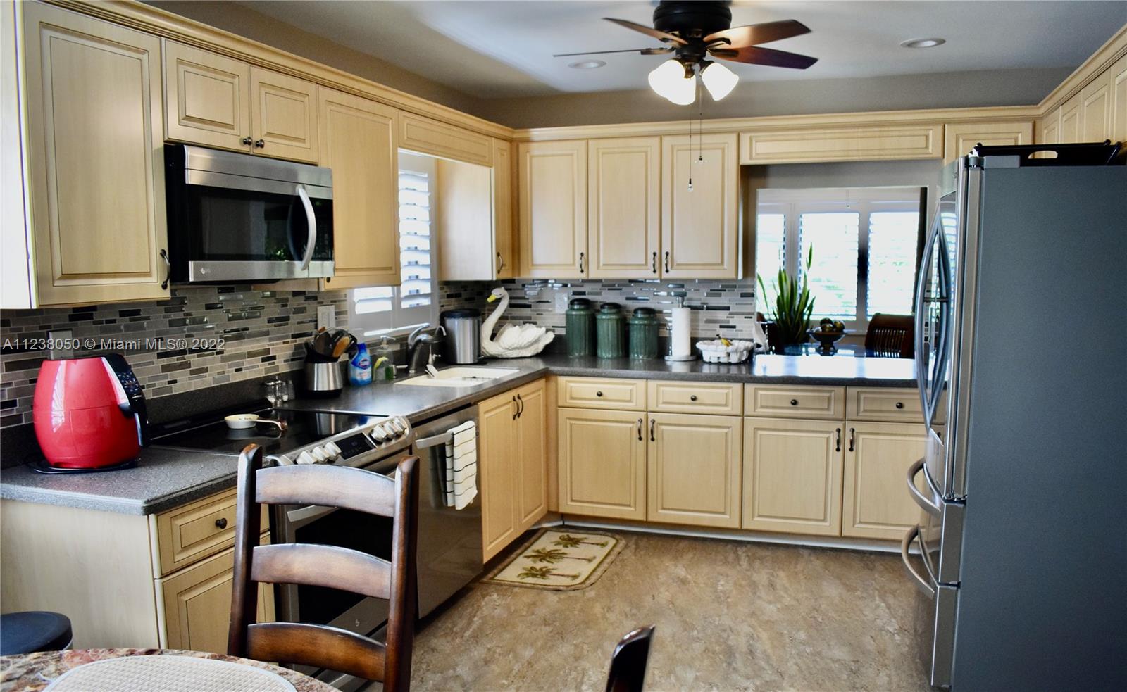 6120 Petaluma Dr