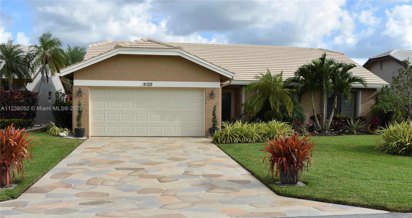 6120 Petaluma Dr