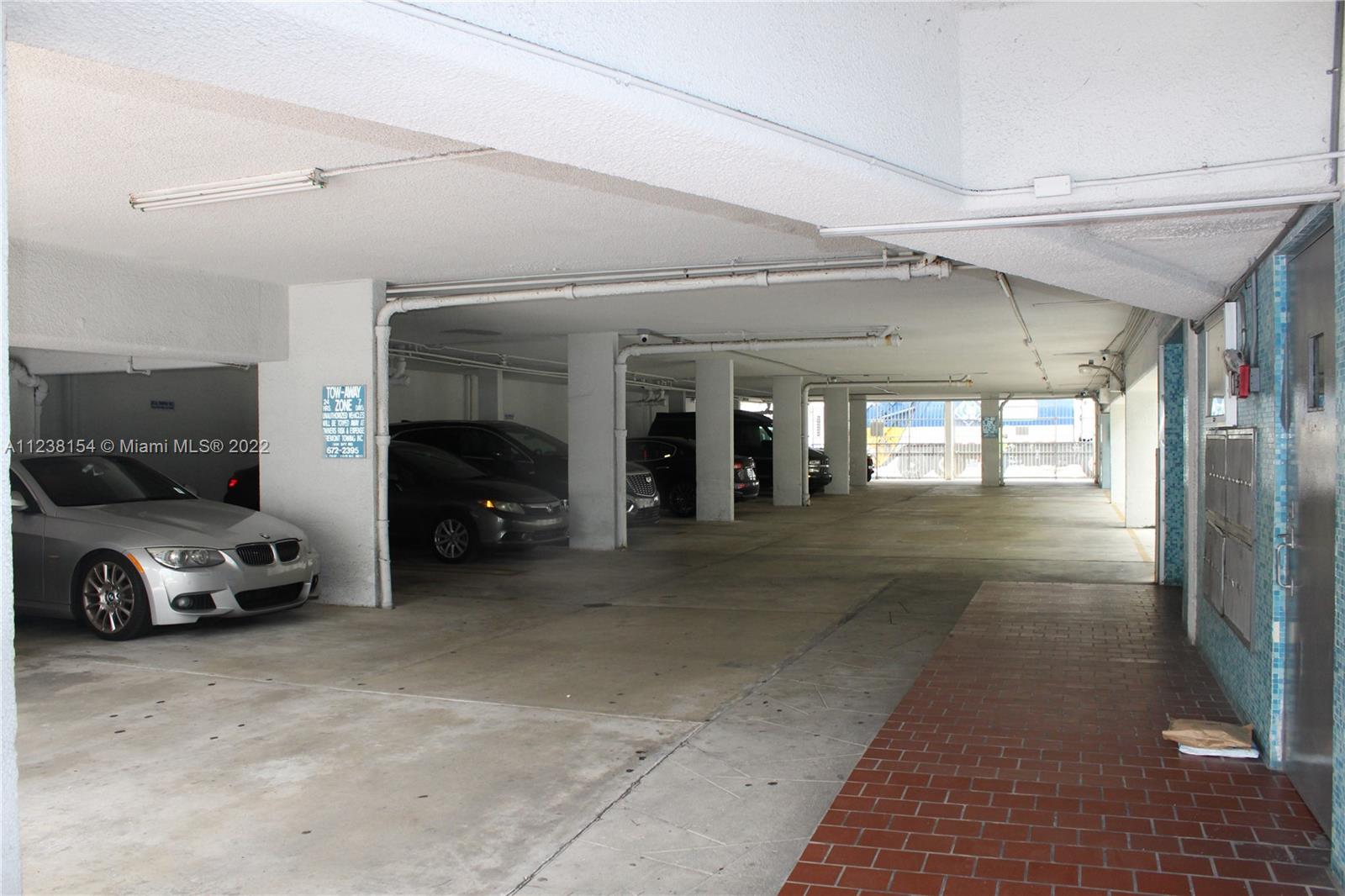 335 Collins Ave # 403