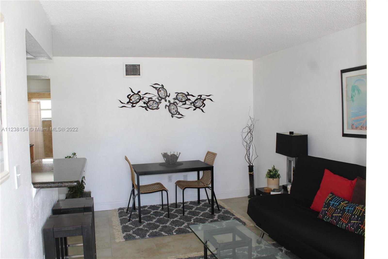 335 Collins Ave # 403