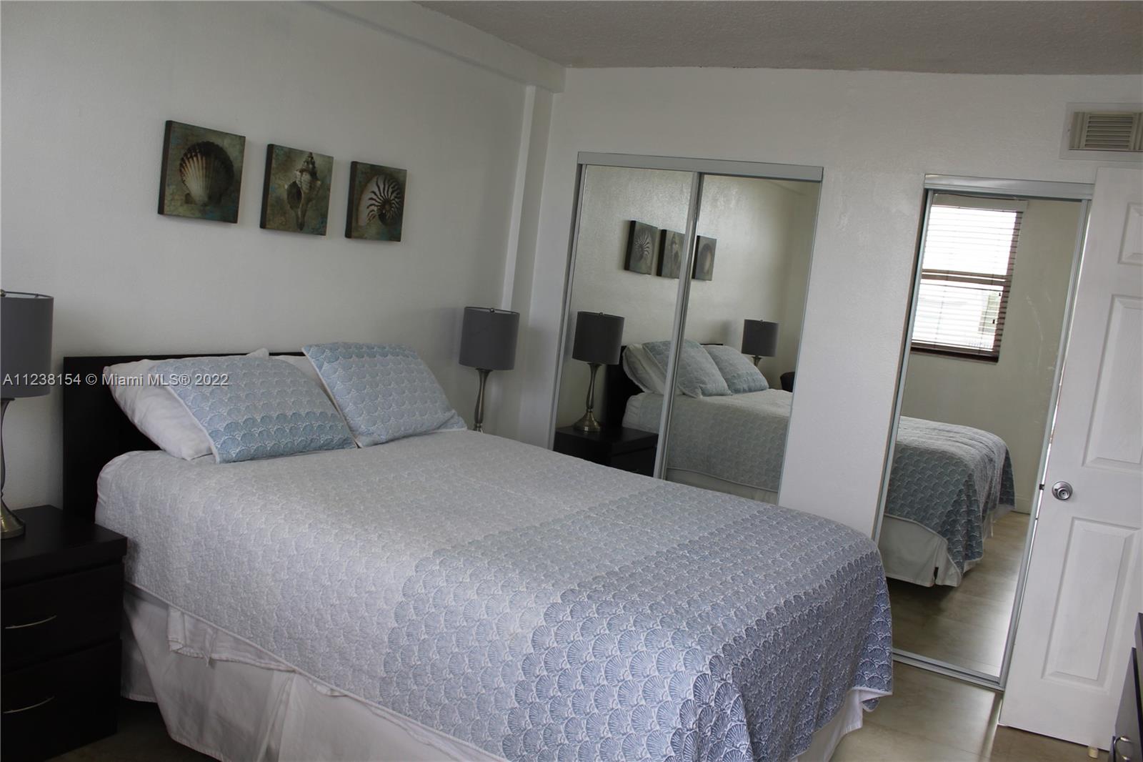 335 Collins Ave # 403